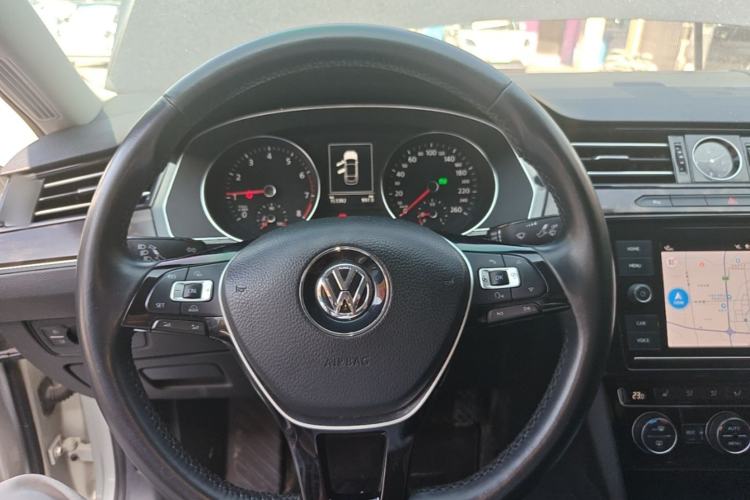 Used Volkswagen Magotan 2017 330TSI DSG Luxury Model Steering Wheel