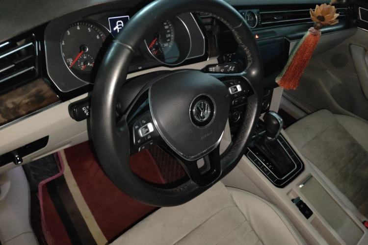 Used Volkswagen Magotan 2017 330TSI DSG Luxury Model Steering Wheel