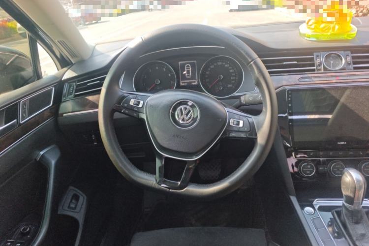 Used Volkswagen Magotan 2017 380TSI DSG Luxury Model Steering Wheel