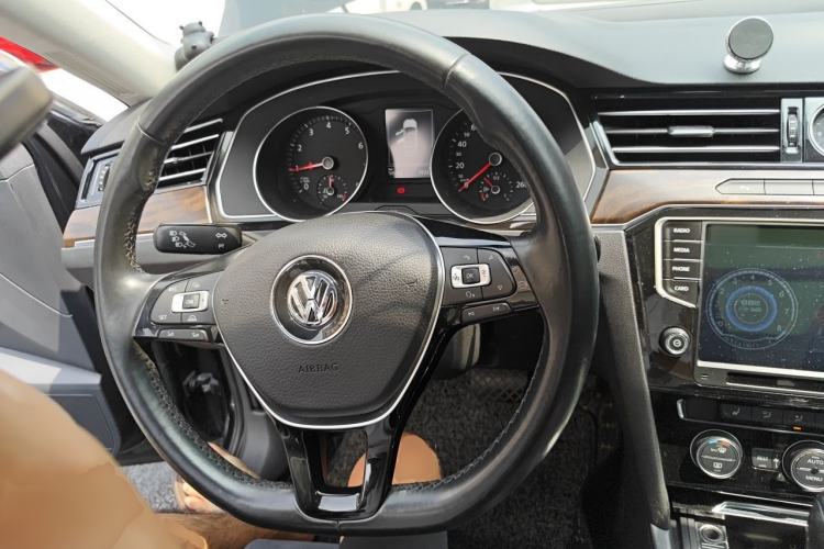 Used Volkswagen Magotan 2017 330TSI DSG Luxury Model Steering Wheel