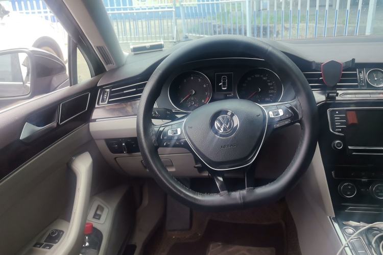 Used Volkswagen Magotan 2017 330TSI DSG Luxury Model Steering Wheel