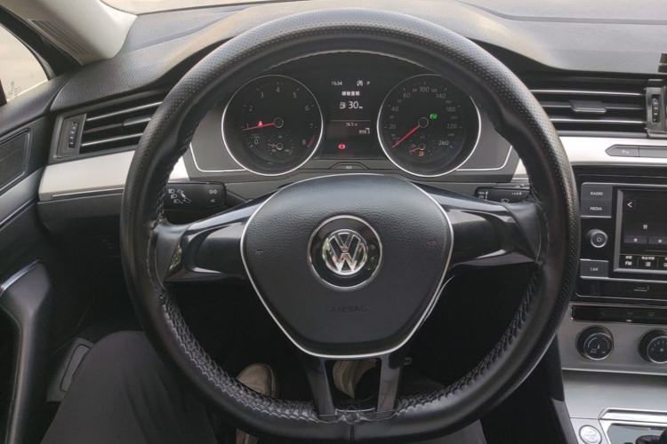 Used Volkswagen Magotan 2017 330TSI DSG Comfort Model Steering Wheel