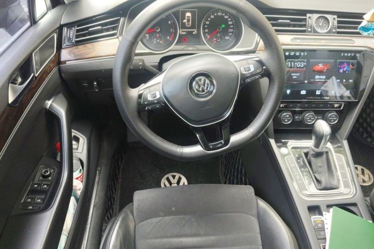 Used Volkswagen Magotan 2017 330TSI DSG Luxury Model Steering Wheel