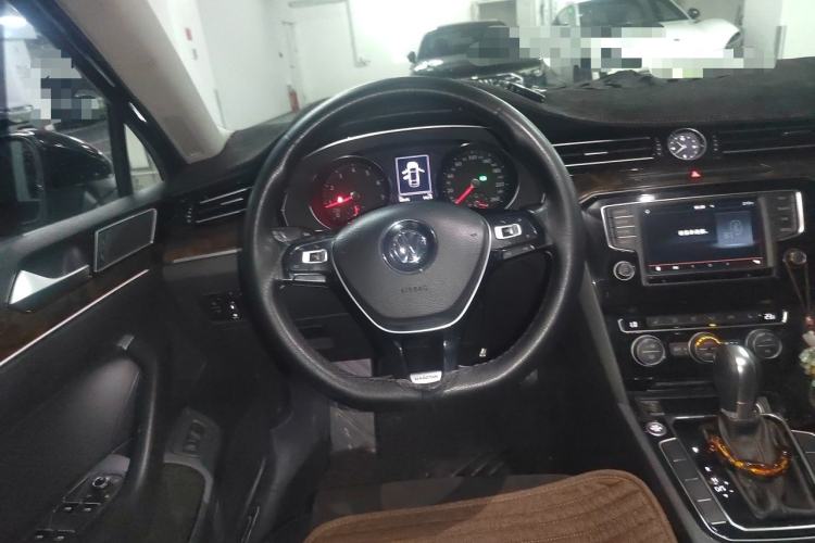 Used Volkswagen Magotan 2017 330TSI DSG Luxury Model Steering Wheel