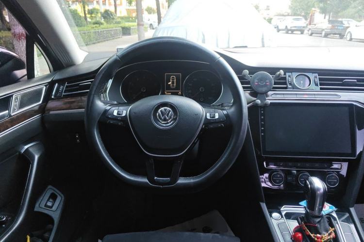 Used Volkswagen Magotan 2017 330TSI DSG Luxury Model Steering Wheel
