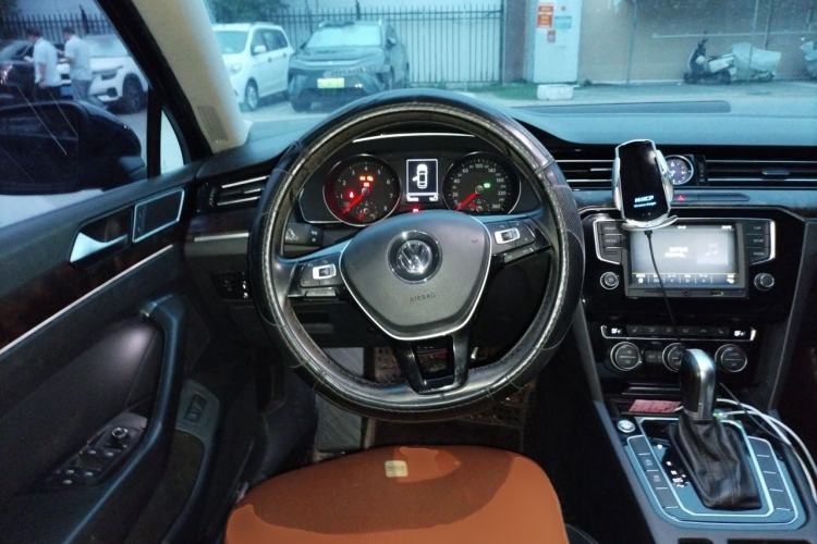 Used Volkswagen Magotan 2017 330TSI DSG Luxury Model Steering Wheel