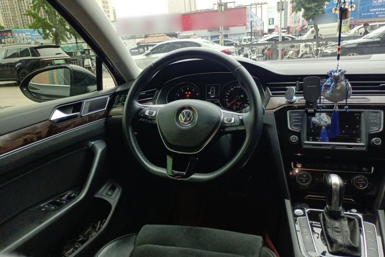Used Volkswagen Magotan 2017 330TSI DSG Luxury Model Steering Wheel