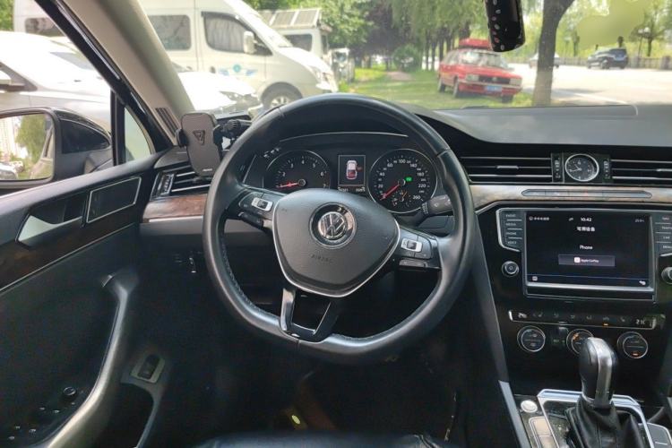 Used Volkswagen Magotan 2017 330TSI DSG Luxury Model Steering Wheel