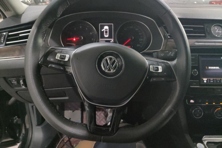Used Volkswagen Magotan 2017 330TSI DSG Luxury Model Steering Wheel