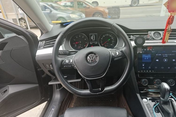 Used Volkswagen Magotan 2017 330TSI DSG Luxury Model Steering Wheel