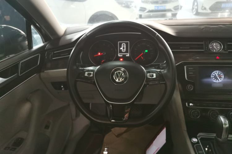 Used Volkswagen Magotan 2017 330TSI DSG Luxury Model Steering Wheel