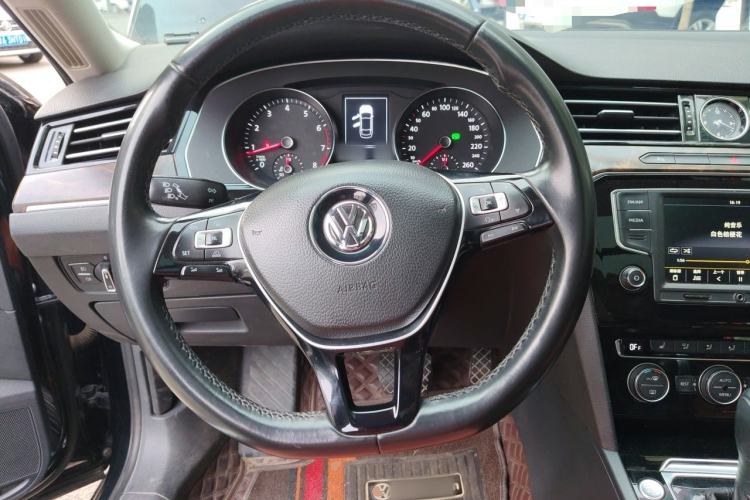 Used Volkswagen Magotan 2017 330TSI DSG Luxury Model Steering Wheel