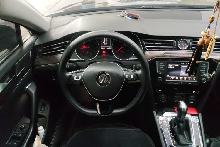 Used Volkswagen Magotan 2017 330TSI DSG Luxury Model Steering Wheel