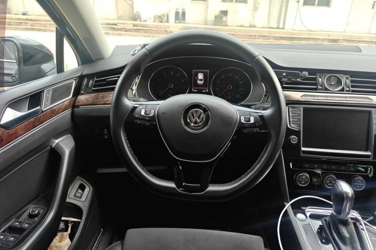 Used Volkswagen Magotan 2017 330TSI DSG Luxury Model Steering Wheel