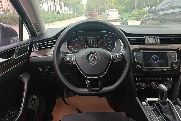 Used Volkswagen Magotan 2017 330TSI DSG Luxury Model Steering Wheel