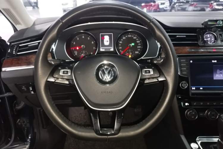 Used Volkswagen Magotan 2017 380TSI DSG Prestige Edition Steering Wheel