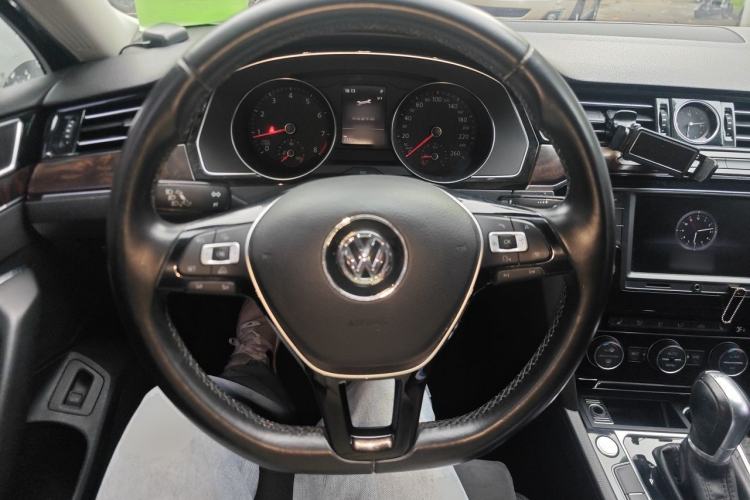Used Volkswagen Magotan 2017 330TSI DSG Luxury Model Steering Wheel