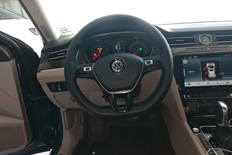 Used Volkswagen Magotan 2017 330TSI DSG Luxury Model Steering Wheel