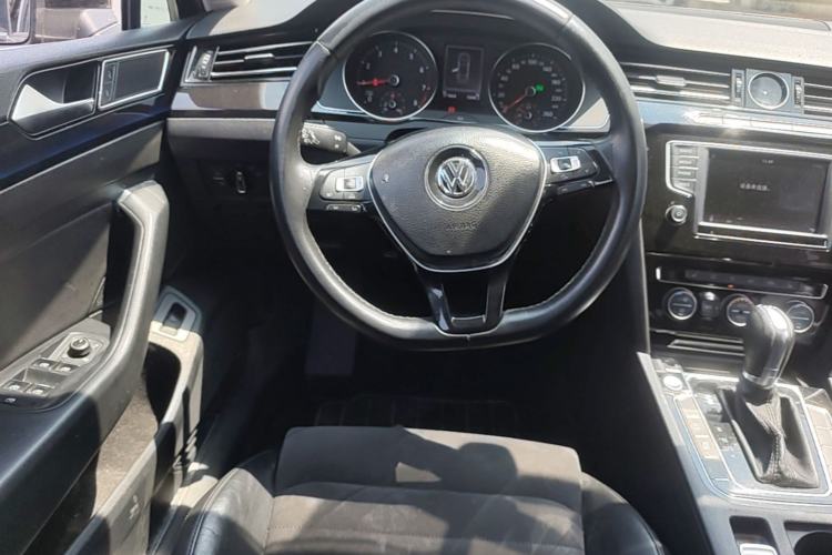 Used Volkswagen Magotan 2017 380TSI DSG Luxury Model Steering Wheel