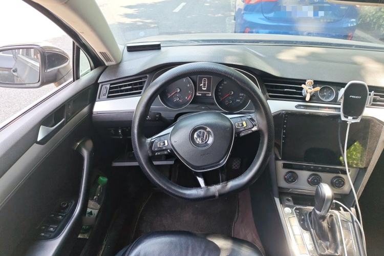 Used Volkswagen Magotan 2017 280TSI DSG Comfort Model Steering Wheel