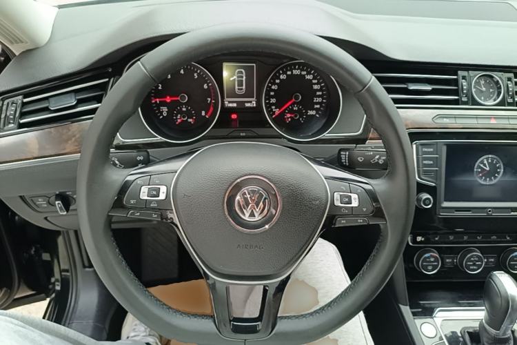 Used Volkswagen Magotan 2017 330TSI DSG Luxury Model Steering Wheel
