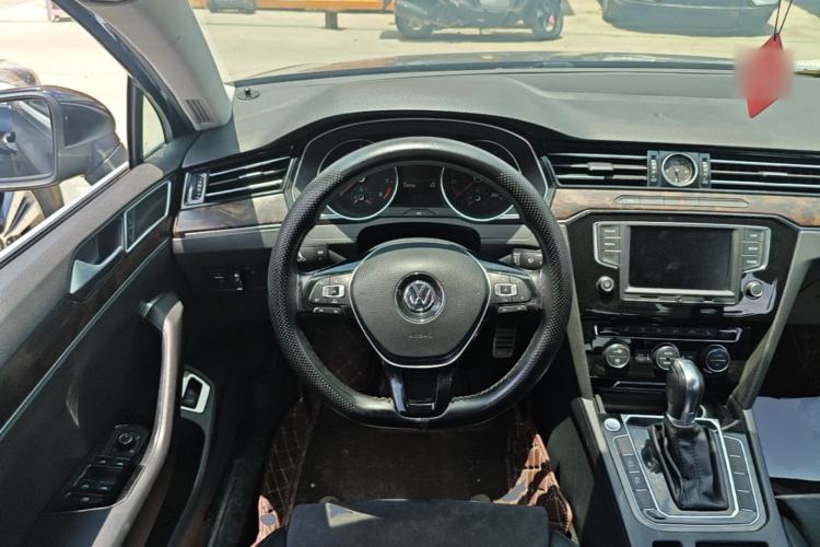 Used Volkswagen Magotan 2017 380TSI DSG Luxury Model Steering Wheel