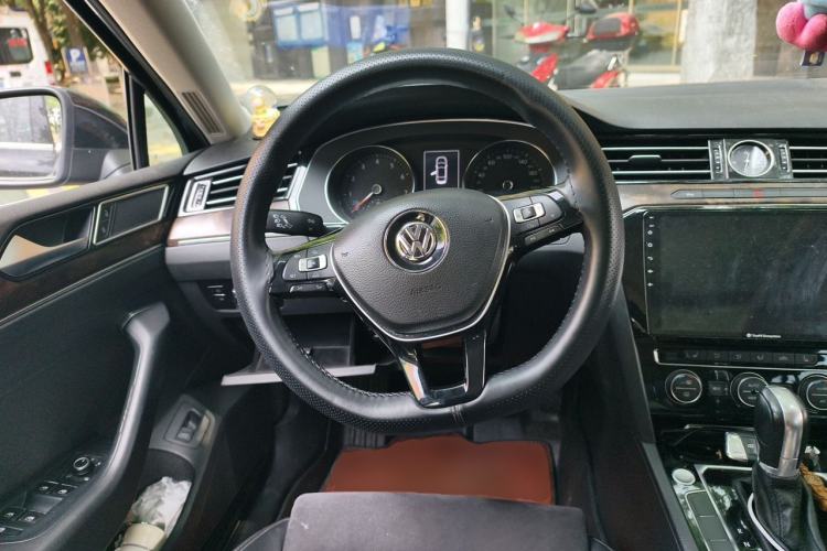 Used Volkswagen Magotan 2017 330TSI DSG Luxury Model Steering Wheel