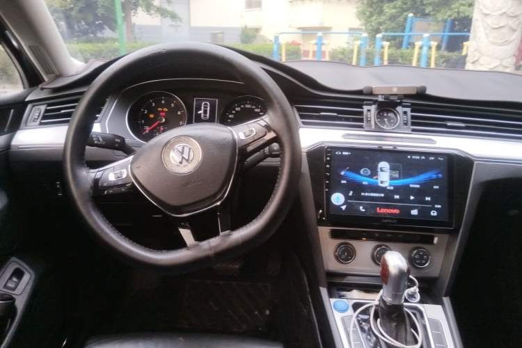 Used Volkswagen Magotan 2017 280TSI DSG Comfort Model Steering Wheel