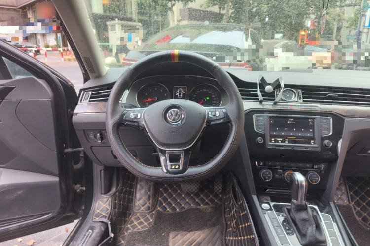 Used Volkswagen Magotan 2017 330TSI DSG Luxury Model Steering Wheel