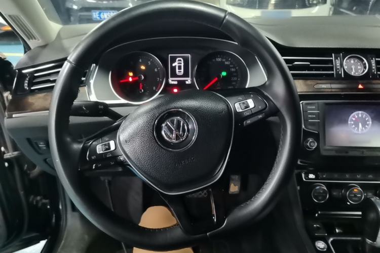 Used Volkswagen Magotan 2017 330TSI DSG Luxury Model Steering Wheel