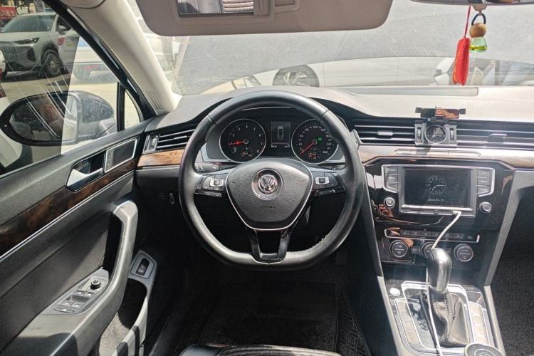 Used Volkswagen Magotan 2017 330TSI DSG Luxury Model Steering Wheel