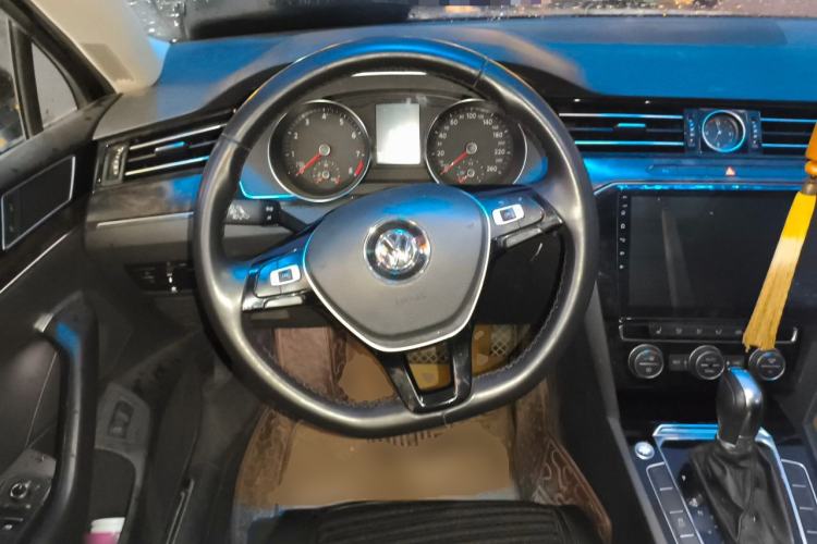 Used Volkswagen Magotan 2017 330TSI DSG Luxury Model Steering Wheel
