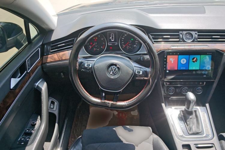 Used Volkswagen Magotan 2017 330TSI DSG Luxury Model Steering Wheel