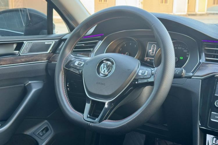 Used Volkswagen Magotan 2017 330TSI DSG Luxury Model Steering Wheel