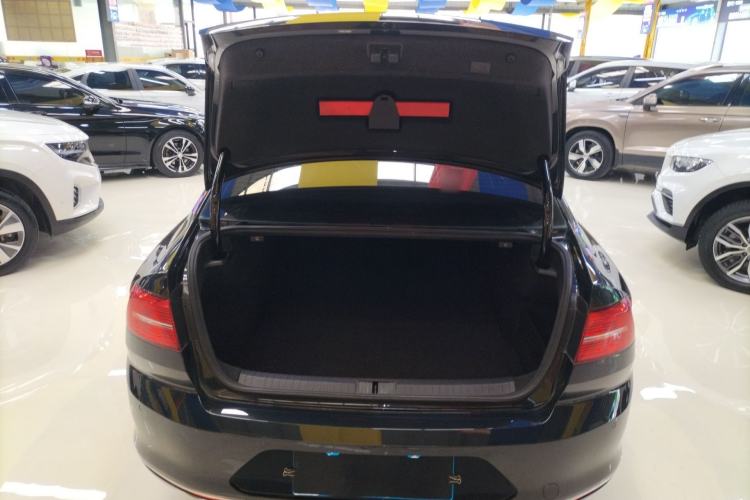 Used Volkswagen Magotan 2017 330TSI DSG Leading Model Trunk