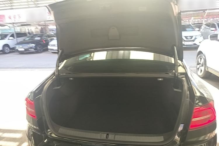 Used Volkswagen Magotan 2017 330TSI DSG Luxury Model Trunk