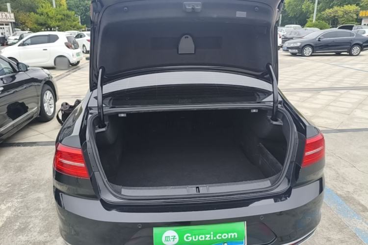 Used Volkswagen Magotan 2017 380TSI DSG Luxury Model Trunk