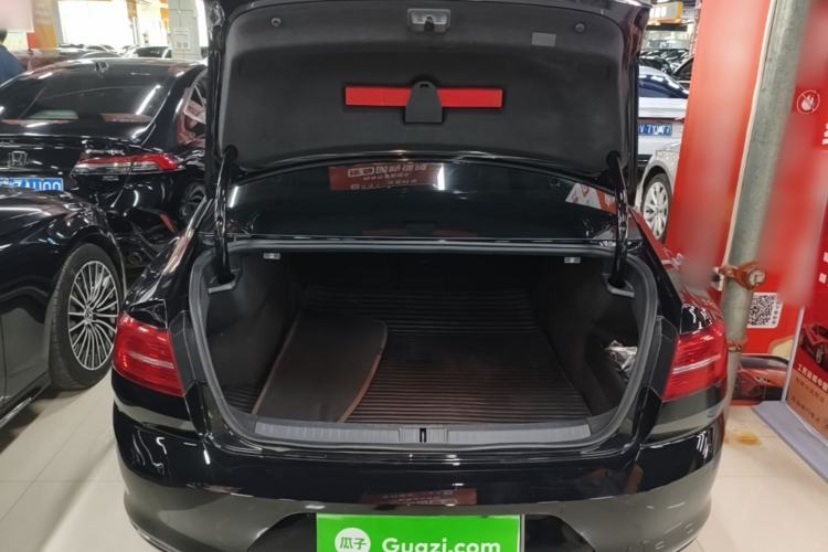 Used Volkswagen Magotan 2017 330TSI DSG Leading Model Trunk