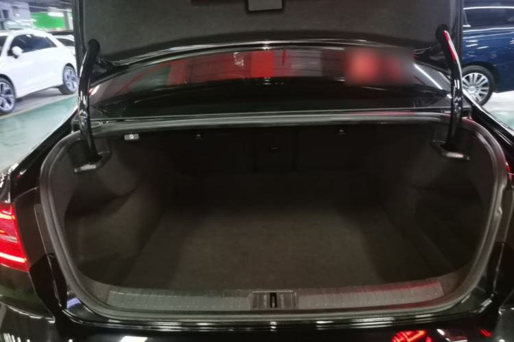 Used Volkswagen Magotan 2017 330TSI DSG Luxury Model Trunk