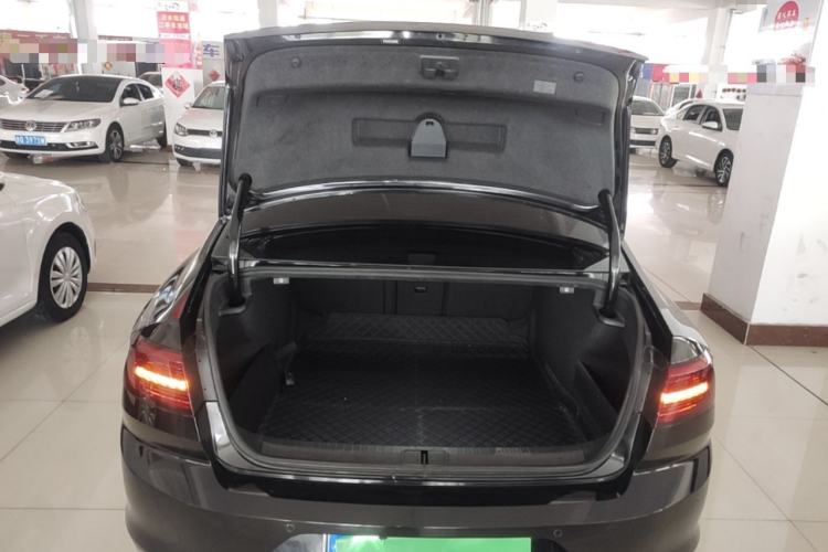 Used Volkswagen Magotan 2017 330TSI DSG Leading Model Trunk