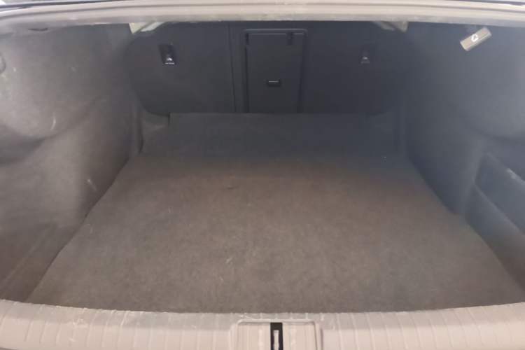 Used Volkswagen Magotan 2017 330TSI DSG Luxury Model Trunk
