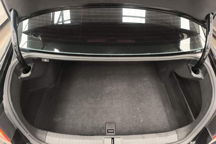 Used Volkswagen Magotan 2017 330TSI DSG Leading Model Trunk