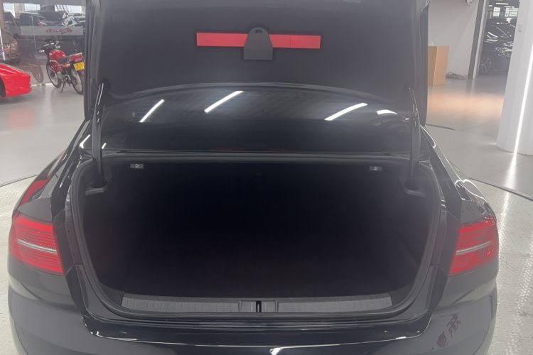 Used Volkswagen Magotan 2017 380TSI DSG Luxury Model Trunk
