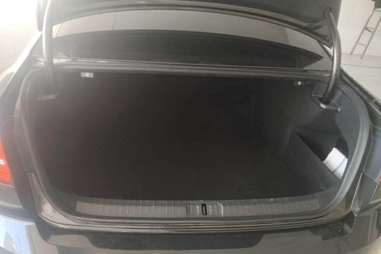 Used Volkswagen Magotan 2017 330TSI DSG Leading Model Trunk