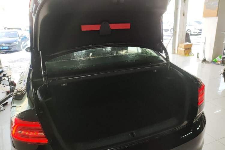 Used Volkswagen Magotan 2017 330TSI DSG Luxury Model Trunk