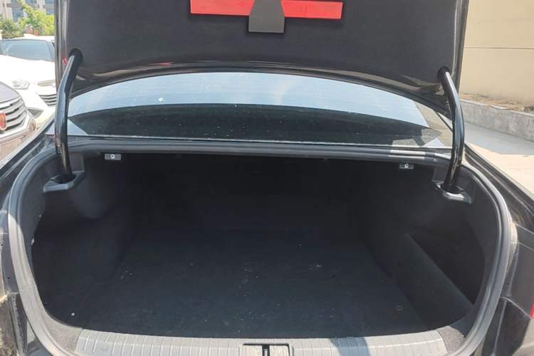 Used Volkswagen Magotan 2017 380TSI DSG Luxury Model Trunk