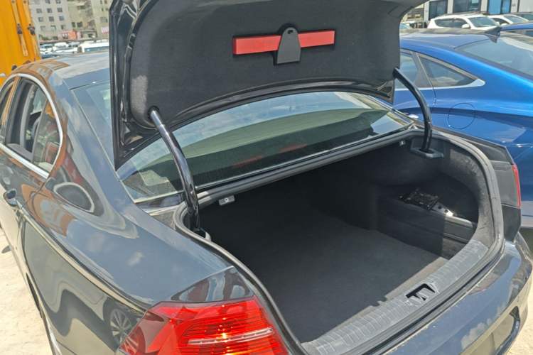 Used Volkswagen Magotan 2017 380TSI DSG Luxury Model Trunk