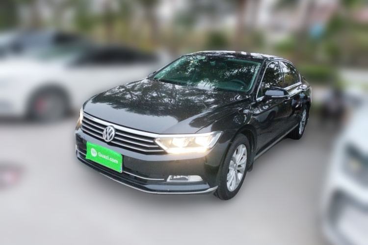 Used Volkswagen Magotan 2017 330TSI DSG Luxury Model Guazi used car, China used car export, Used car for sale, Used cars, Cheapest cars for sale