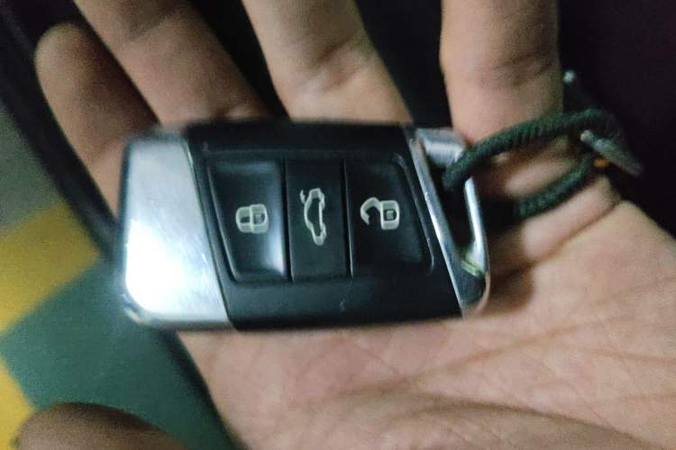 Used Volkswagen Magotan 2017 330TSI DSG Luxury Model Vehicle Key
