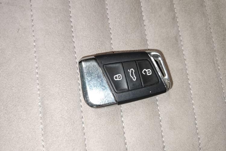 Used Volkswagen Magotan 2017 330TSI DSG Luxury Model Vehicle Key